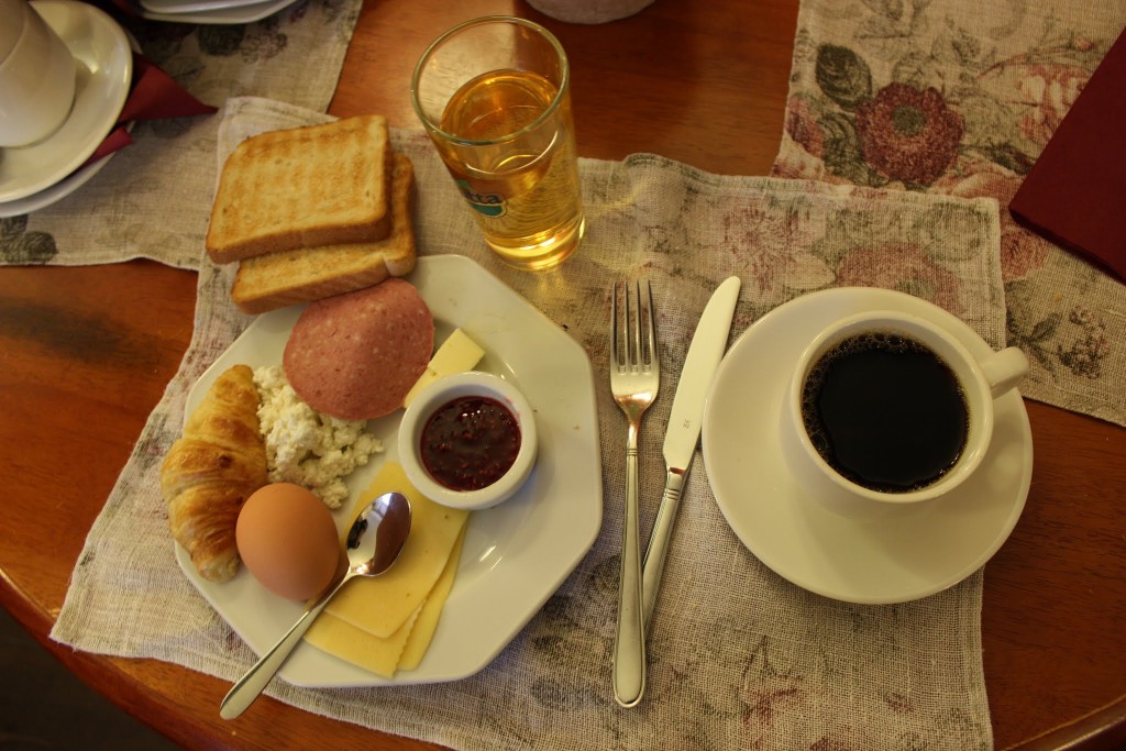 Glimrende morgenmad på hotellet.