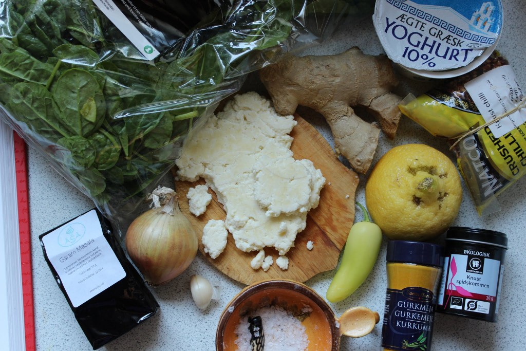 Ingredienser til Saag Paneer.