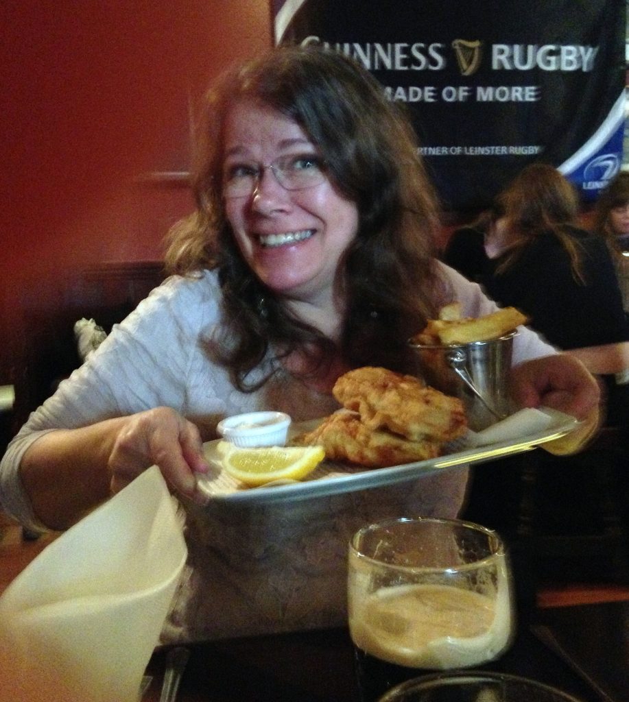 Og så endnu en gang fish&chips til mig. Denne gang på Dublins ældste pub Brazen Head. De hævder, at den kan dateres tilbage til 1198. Jeg drak naturligvis Guiness og senere fik jeg en irsk whisky, efter den flinke bartender havde forklaret mig, at irsk whisky IKKE bare er Jamieson. Marts 2015