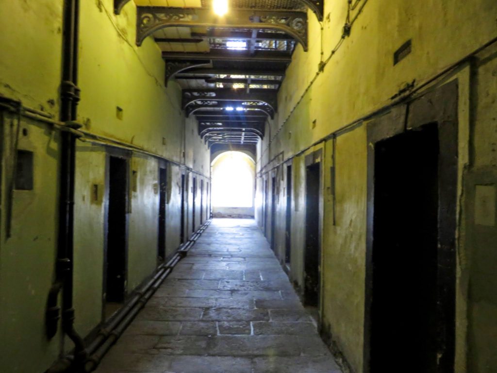 Fængslet Kilmainham Gaol i Dublin er værd at besøge. Det var en af de stærkeste oplevelser på vores ferie. Også selv om det ikke har været i brug siden 1924.