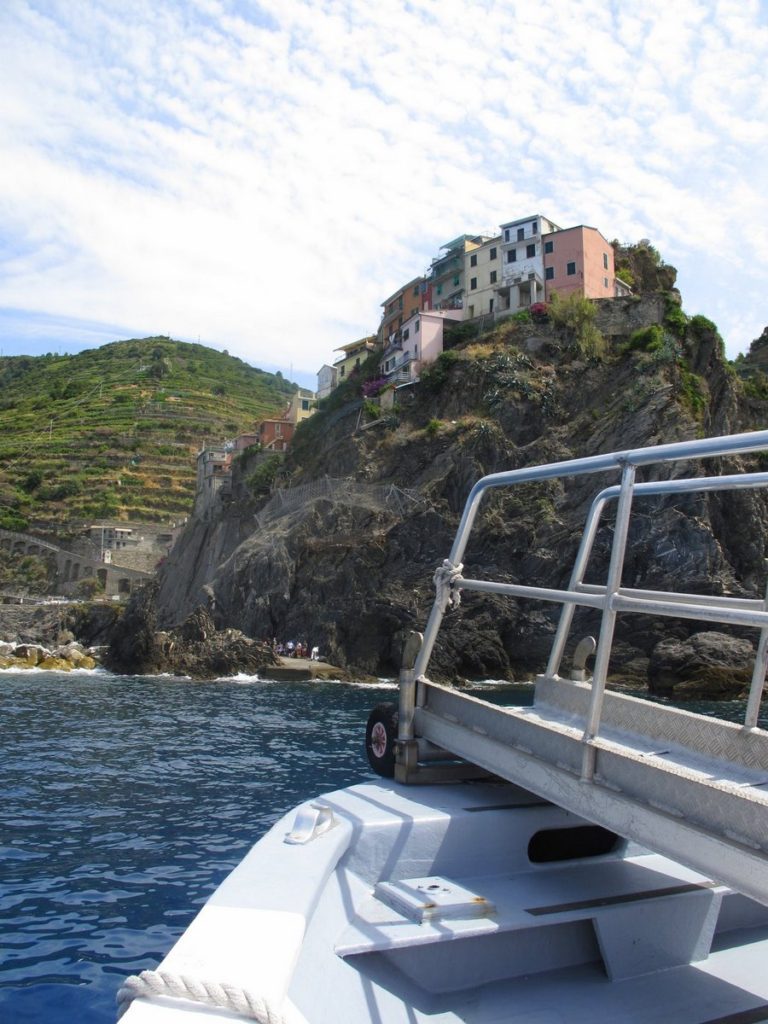 Riomaggiore - en af de dramatisk beliggende byer med fællesnavnet Cinque Terre.