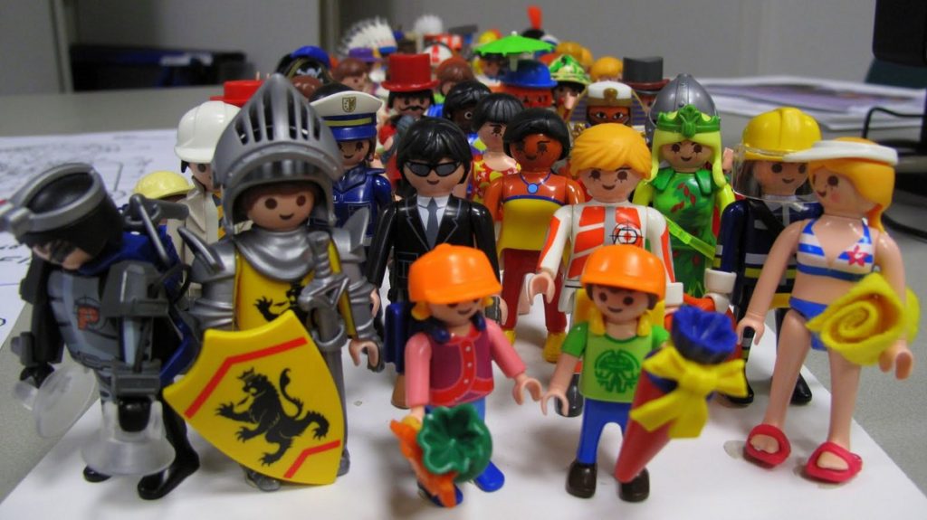 Det er de her, det drejer sig om - og alt tilbehøret. Playmobil er vildt populært.