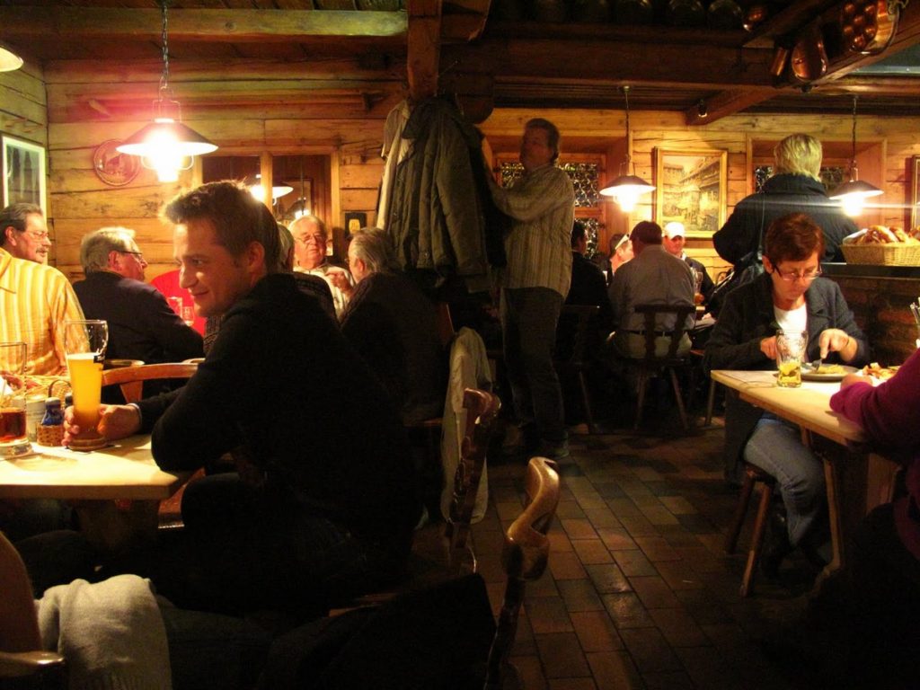 Hyggelig bratwurst-restaurant i Nurnberg