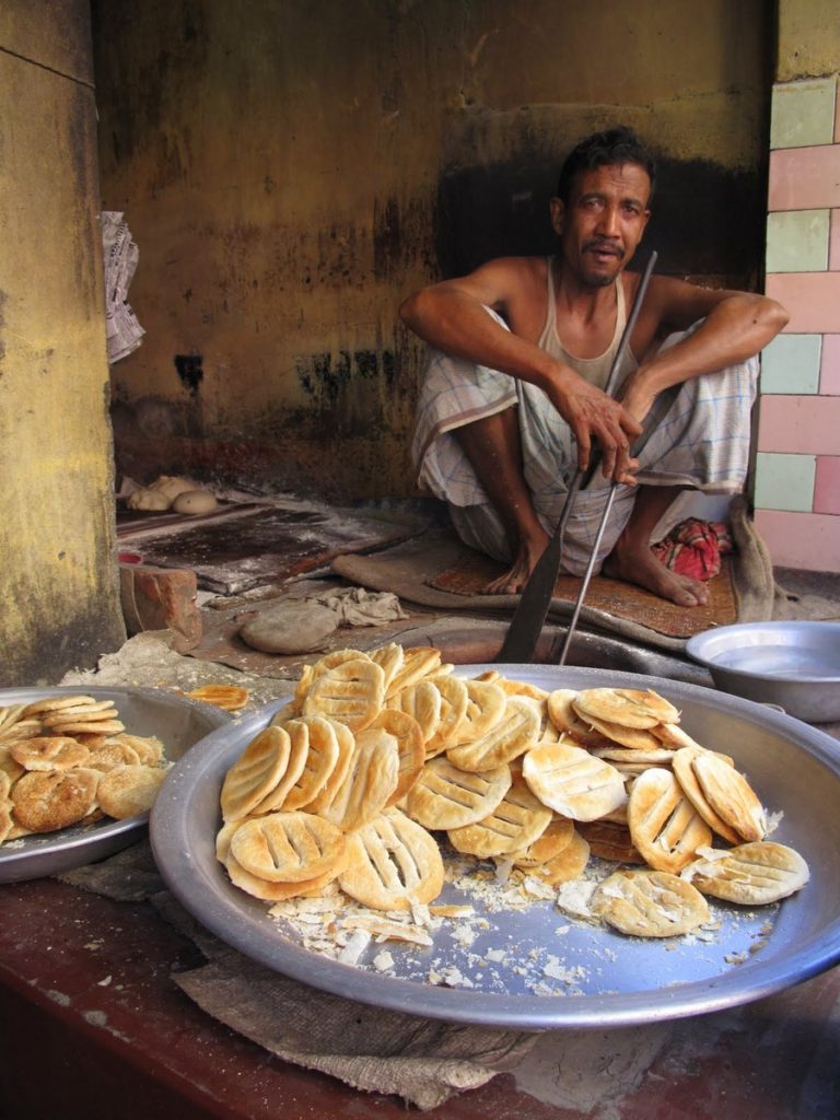 Mere mad - streetfood - og det er lækkert, frisklavet og velduftende. Jeg vil hundrede gange hellere spise det her, end noget af det vamle mad jeg har set på "fine" restauranter i Kina.